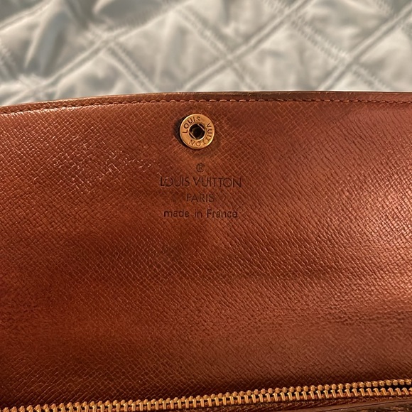 Monogram Sarah Wallet - Picture 2 of 9